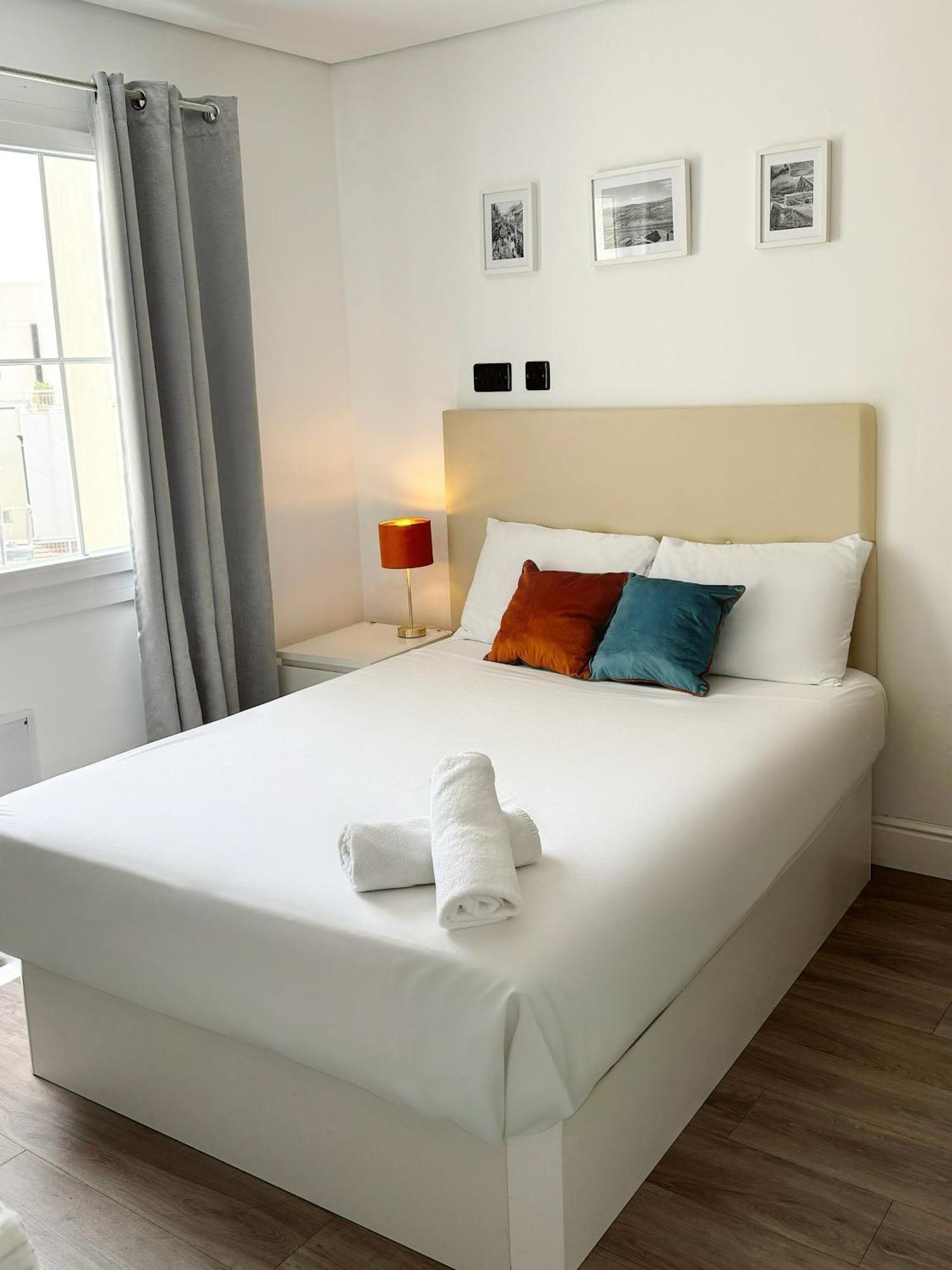 Central Penthouse Double Room Ensuite - Grand Central House Гибралтар Екстериор снимка