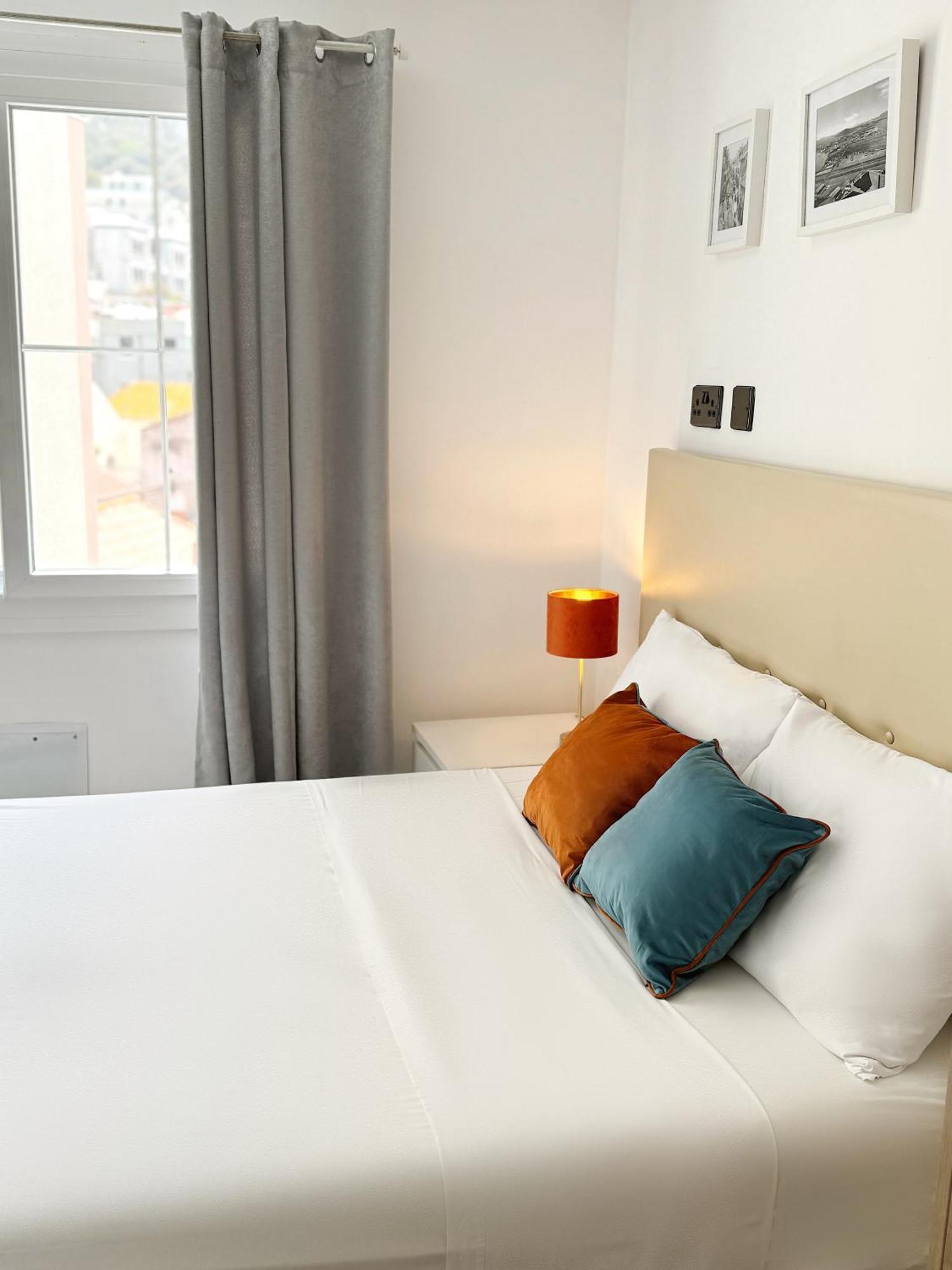 Central Penthouse Double Room Ensuite - Grand Central House Гибралтар Екстериор снимка